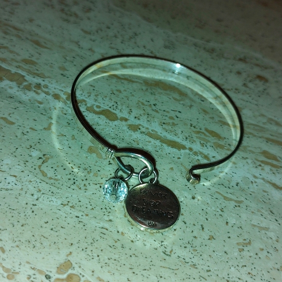 Beautiful Disney bracelet - Picture 6 of 10